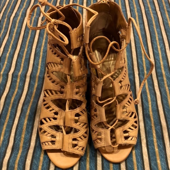 Knock-Out Dolce Vita Leather Wedge Lace-Up Shoes - Picture 2 of 7